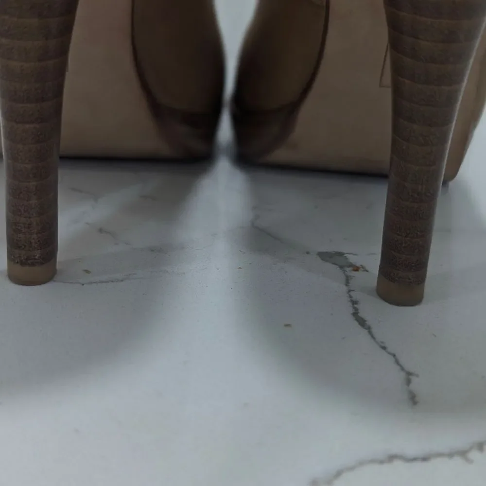 Steve Madden LALO Peep Toe Nude Leather Platform Pumps Shoes Round Toe Size 8.5